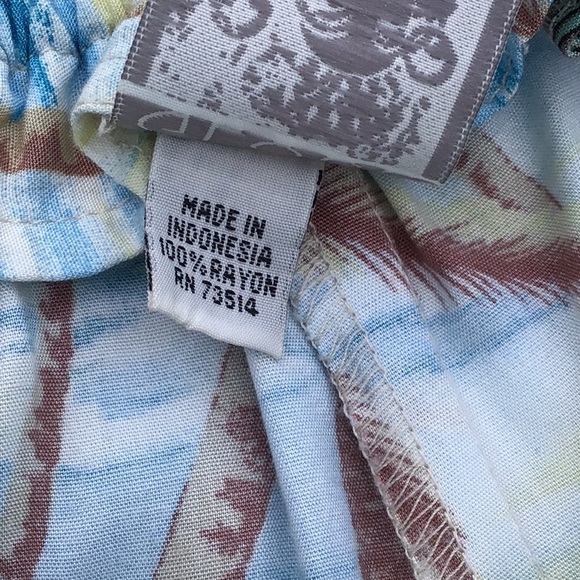 Hawaiian shirt and crop beaded pants - Picture 7 of 7